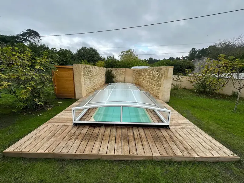 Réalisation Bel Abri dans un jardin